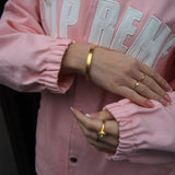 Lolly Armring med Rustik Hamret Look