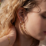 Poetry øreringe med sten og ferskvandsperler